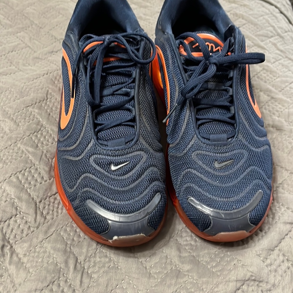 Mens blue AirMax. Minor scuffs on bubble part on the back.  Good condition.